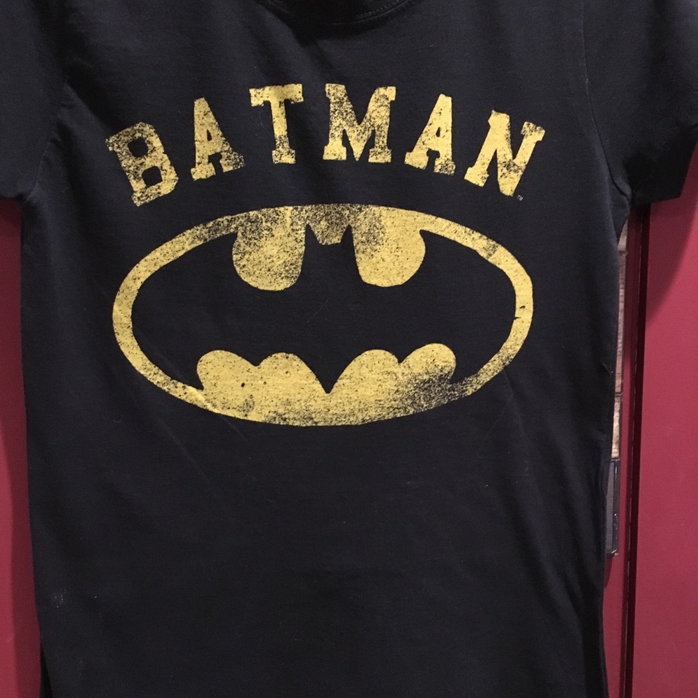 Batman logo T-shirt from Hot Topic - Picture 1 of 3